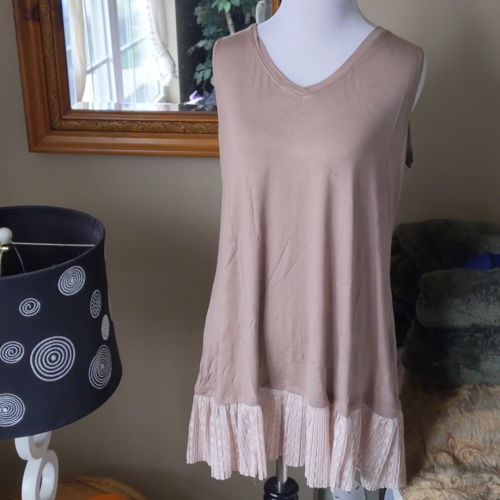Mocha Logo/ NWOT